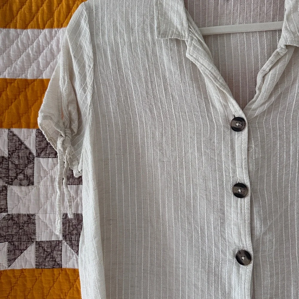 Linen button up - Picture 3 of 3